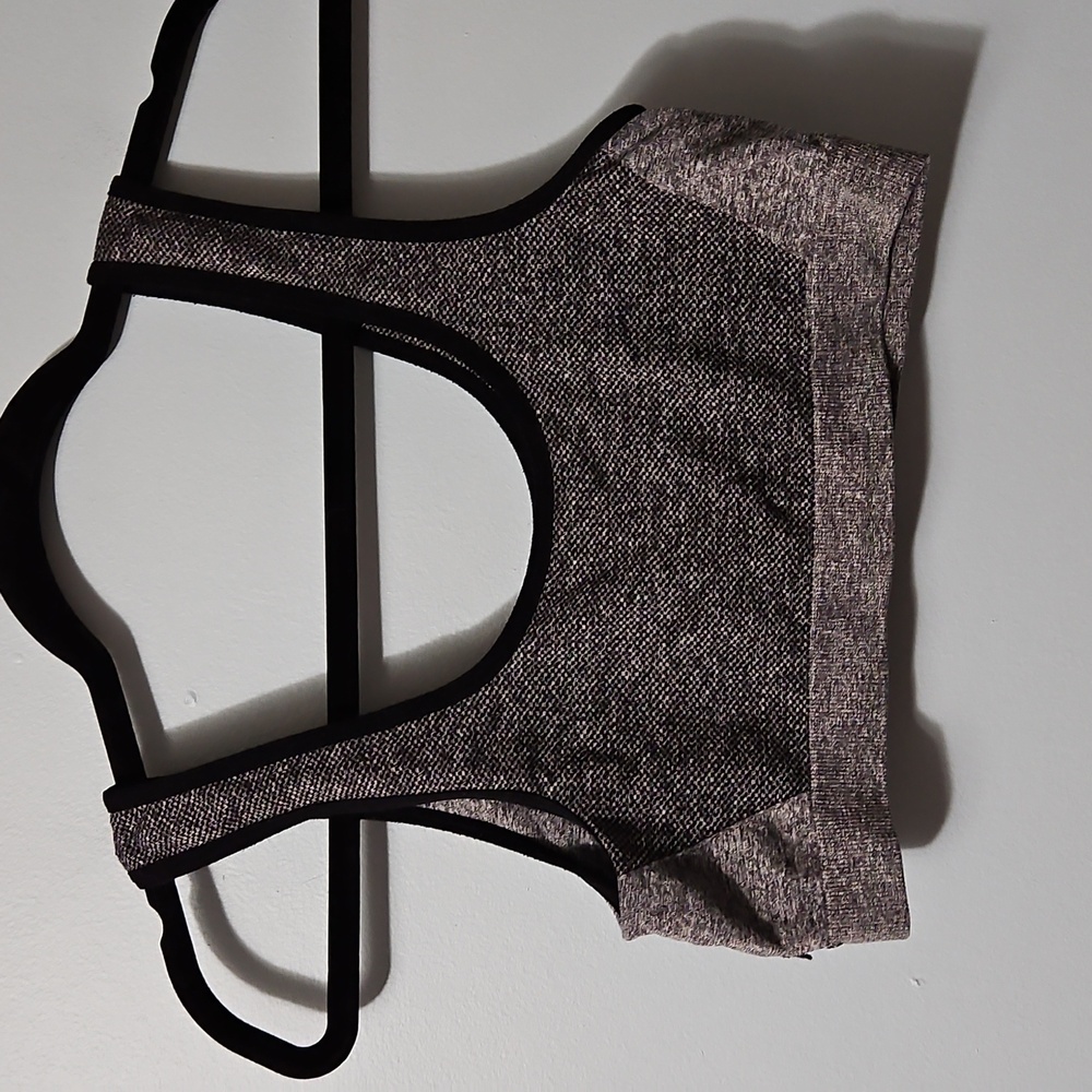 Gray Women's Stretch Support Sports Bra Size OS With Removable Pads Size S/M - Picture 2 of 11